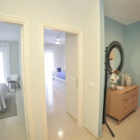 Luxury Family Metres From Beach And Wifi